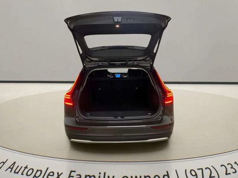 Used 2025 Volvo V60 B5 Cross Country Plus AWD/4WD image 9