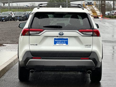Used 2021 Toyota RAV4 Limited image 4