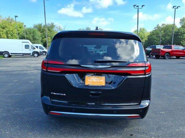 Certified 2024 Chrysler Pacifica Touring-L FWD image 6