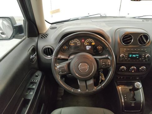 Used 2016 Jeep Patriot Latitude FWD image 22