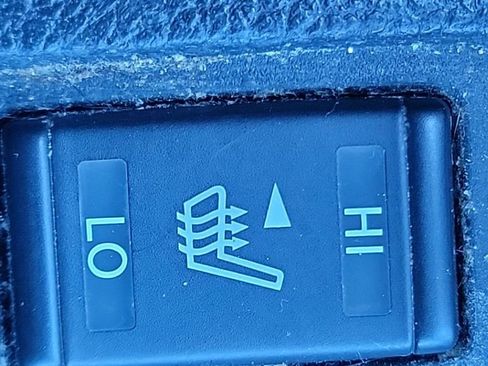 Used 2018 Nissan Rogue SV w/ Sun & Sound Touring Package image 11