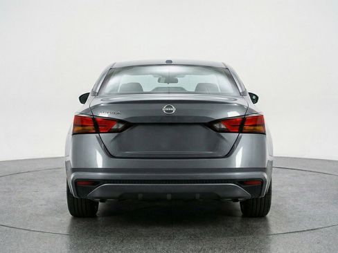 Used 2025 Nissan Altima 2.5 SV FWD image 7