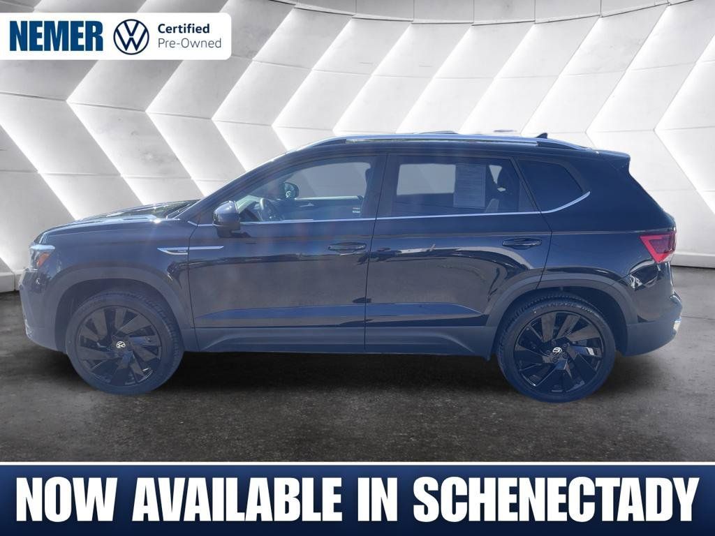 Used 2024 Volkswagen Taos SE AWD/4WD image 2