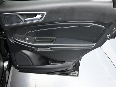 Used 2024 Ford Edge Titanium image 17