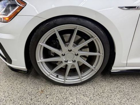 Used 2019 Volkswagen Golf R 4-Door AWD/4WD image 35