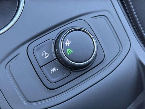 Used 2023 GMC Terrain SLE w/ Elevation Edition image 15