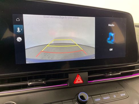 Certified 2025 Hyundai Elantra SEL FWD image 23