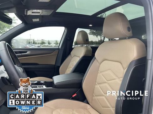 Used 2024 Volkswagen Atlas Cross Sport SE w/ Panoramic Sunroof Package FWD image 15