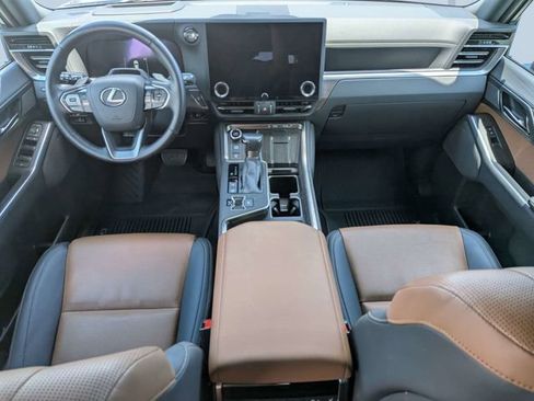 Used 2024 Lexus GX 550 w/ Accessory Package (Z1) AWD/4WD image 18
