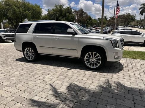 Used 2018 Cadillac Escalade Premium Luxury RWD image 15