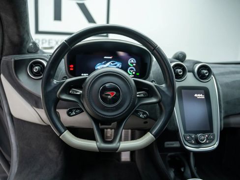 Used 2017 McLaren 570S image 27