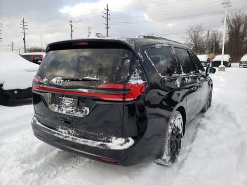 New 2026 Chrysler Pacifica Select w/ S Appearance Package FWD image 4