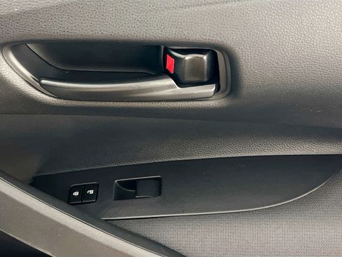 Used 2025 Toyota Corolla LE image 31