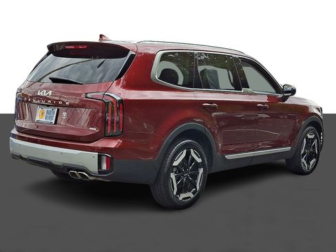 Used 2024 Kia Telluride EX w/ EX Captain's Chair Package image 6
