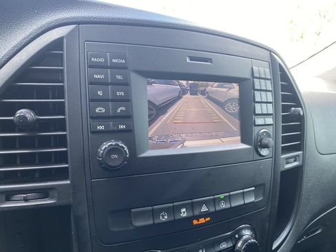 Used 2019 Mercedes-Benz Metris image 2