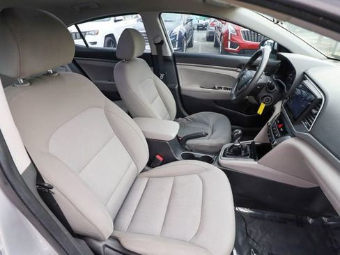 Used 2017 Hyundai Elantra SE image 37
