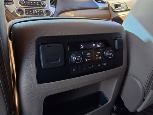 Used 2019 Chevrolet Suburban Premier image 9