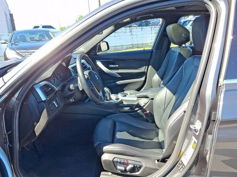 Used 2017 BMW 330i xDrive Sedan w/ Technology Package AWD/4WD image 9