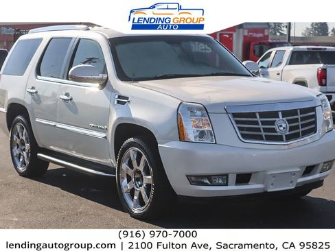 Used 2007 Cadillac Escalade AWD w/ Information Package image 5