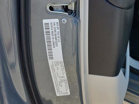Used 2022 Chrysler Pacifica Touring-L FWD image 23