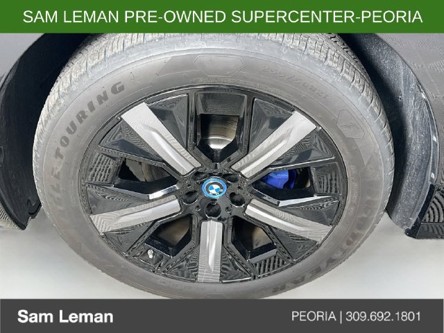 Used 2025 BMW iX xDrive50 AWD/4WD image 32