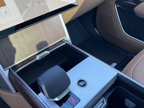 New 2026 Land Rover Range Rover SE image 32