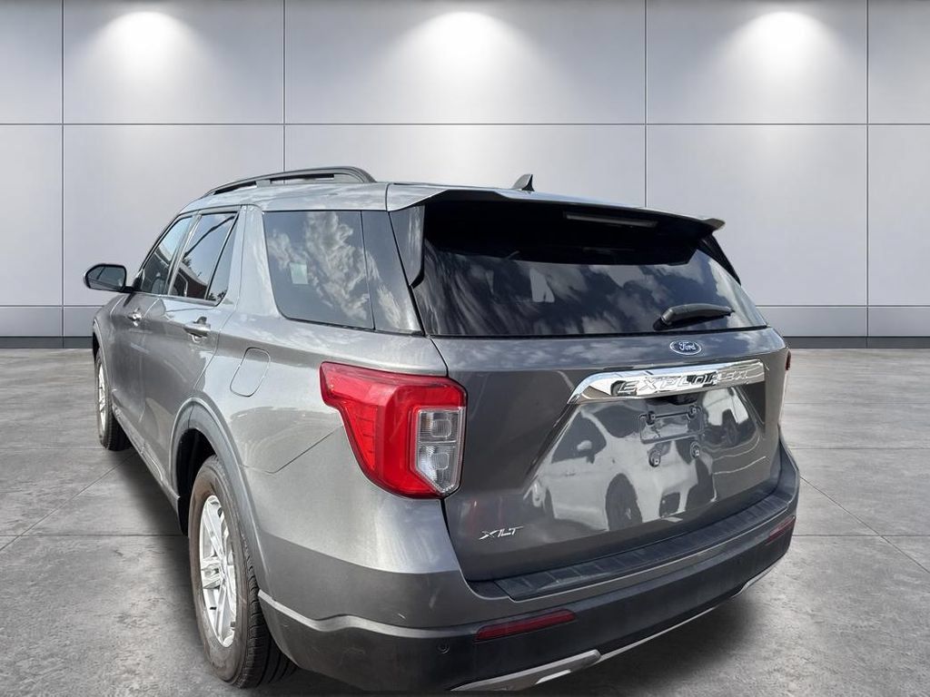 Used 2023 Ford Explorer XLT w/ Equipment Group 202A RWD image 7