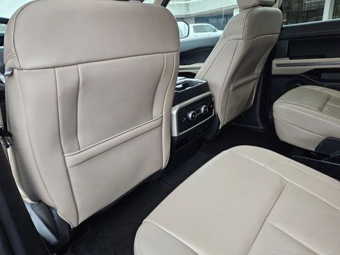 Used 2023 Ford Expedition XLT image 26