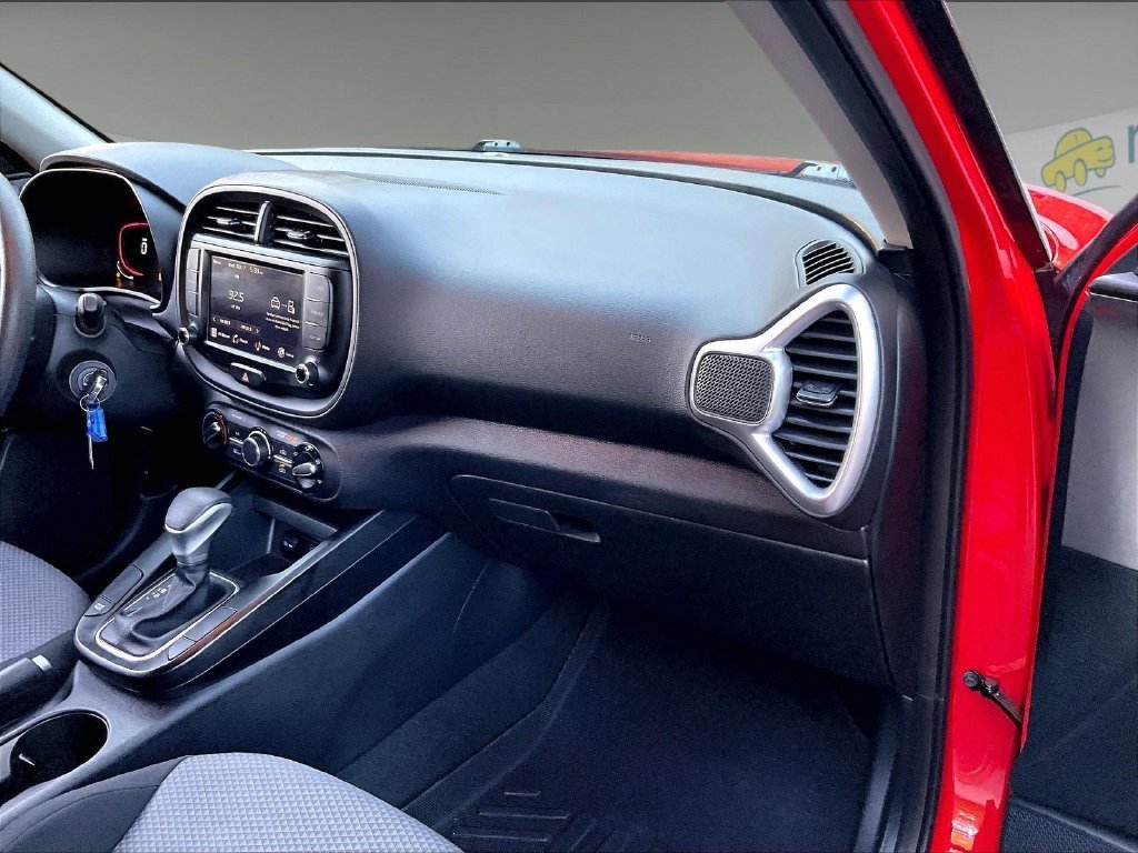 Used 2023 Kia Soul LX FWD image 13