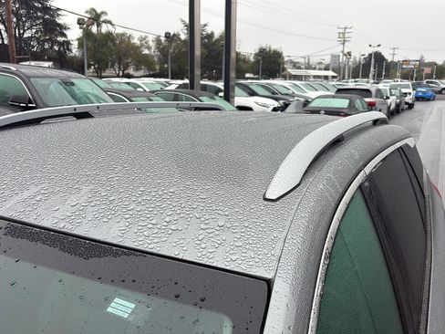 Used 2023 GMC Terrain SLT image 9