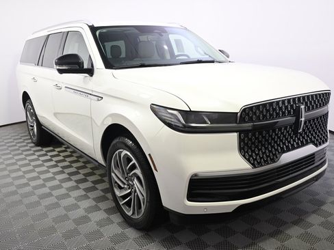 New 2025 Lincoln Navigator L Reserve image 8