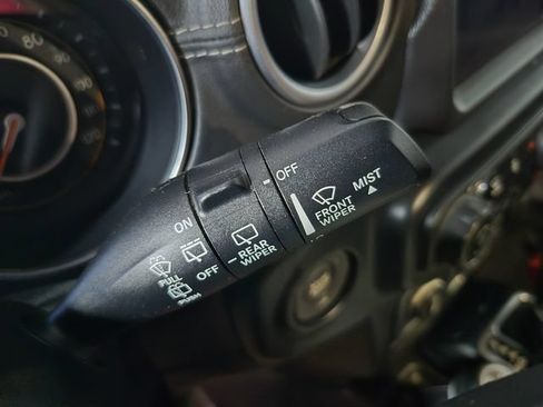 Used 2019 Jeep Wrangler Unlimited Sahara w/ Quick Order Package 24M Moab AWD/4WD image 22