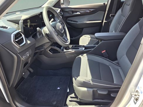 Used 2026 Chevrolet TrailBlazer LT w/ Driver Confidence Package FWD image 9