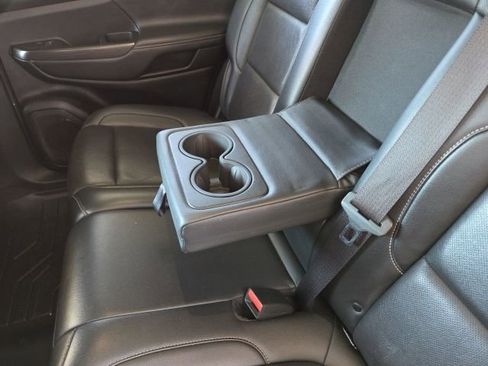 Used 2023 GMC Acadia SLT FWD image 48