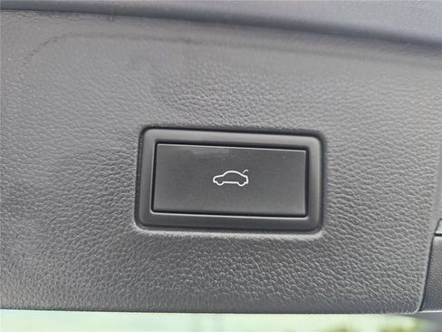 Used 2023 Volkswagen Atlas SE w/ Panoramic Sunroof Package FWD image 30