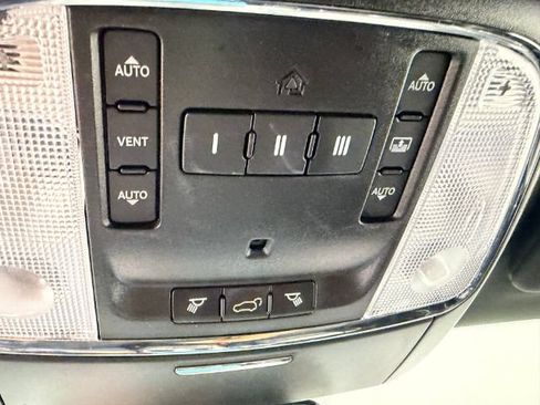 Used 2018 Jeep Grand Cherokee Overland AWD/4WD image 34