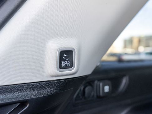 Used 2023 Jeep Grand Cherokee Limited w/ Black Appearance Package image 10