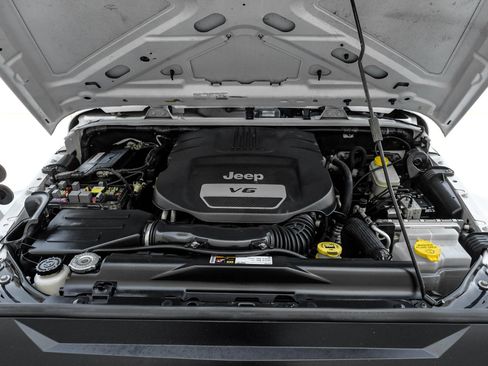 Used 2015 Jeep Wrangler Sahara AWD/4WD image 40