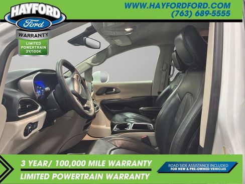 Used 2022 Chrysler Pacifica Touring-L FWD image 13