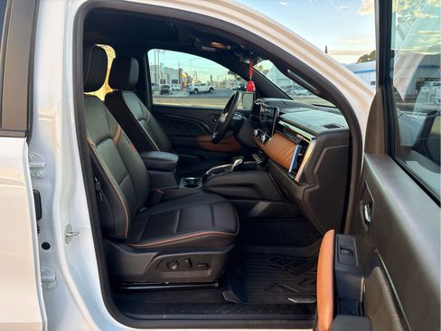 Used 2023 GMC Canyon AT4 w/ AT4 Premium Package image 32