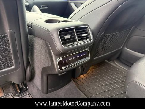 Used 2025 Mercedes-Benz GLS 450 4MATIC image 21