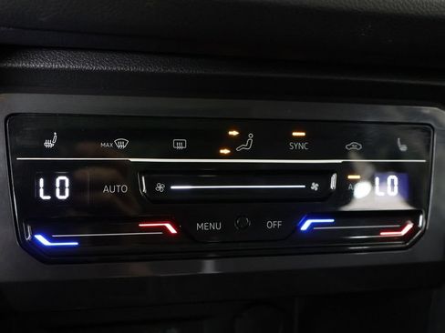 Used 2022 Volkswagen Tiguan SE FWD image 44