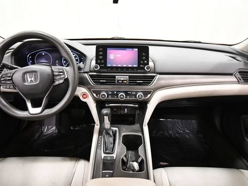 Certified 2018 Honda Accord LX image 3