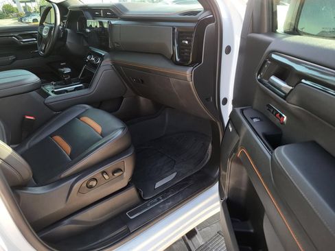 Used 2024 GMC Sierra 1500 AT4 w/ AT4 Premium Package AWD/4WD image 9