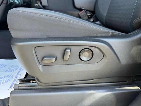 Used 2025 Chevrolet Silverado 2500 Custom w/ Custom Value Package image 19