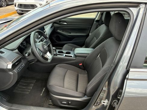 Used 2025 Nissan Altima 2.5 SV FWD image 21
