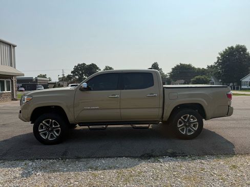 Used 2017 Toyota Tacoma Limited w/ Tow Package AWD/4WD image 2