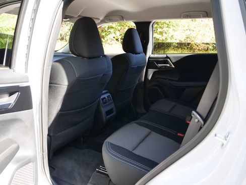 Used 2024 Mitsubishi Outlander ES image 25