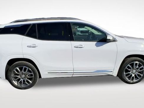 Used 2023 GMC Terrain Denali w/ Denali Premium Package image 9