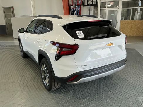 Used 2025 Chevrolet Trax LT w/ LT Convenience Package FWD image 5